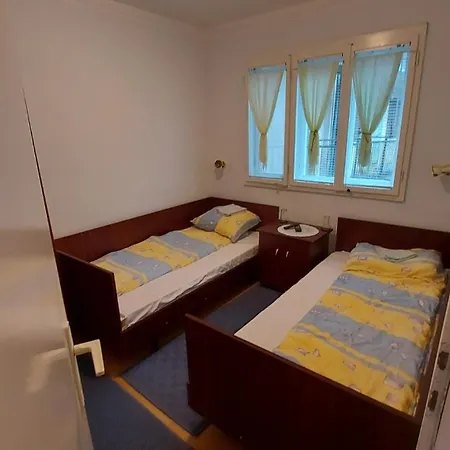 Domacinstvo Jolovic Affittacamere *